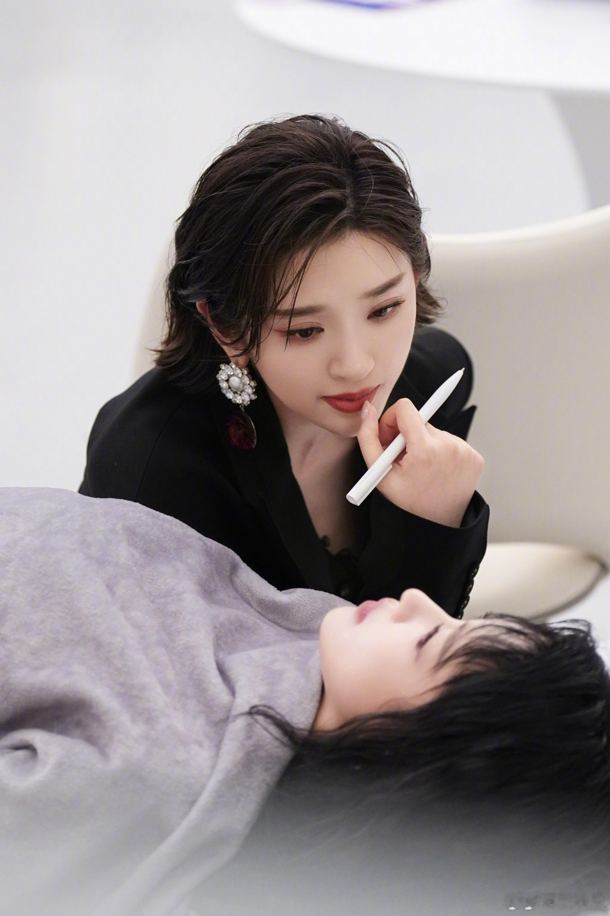 唐艺昕唐艺昕四公胆小鬼造型唐艺昕最适合女团妆的人来了打破了大家对她温婉长相的固有