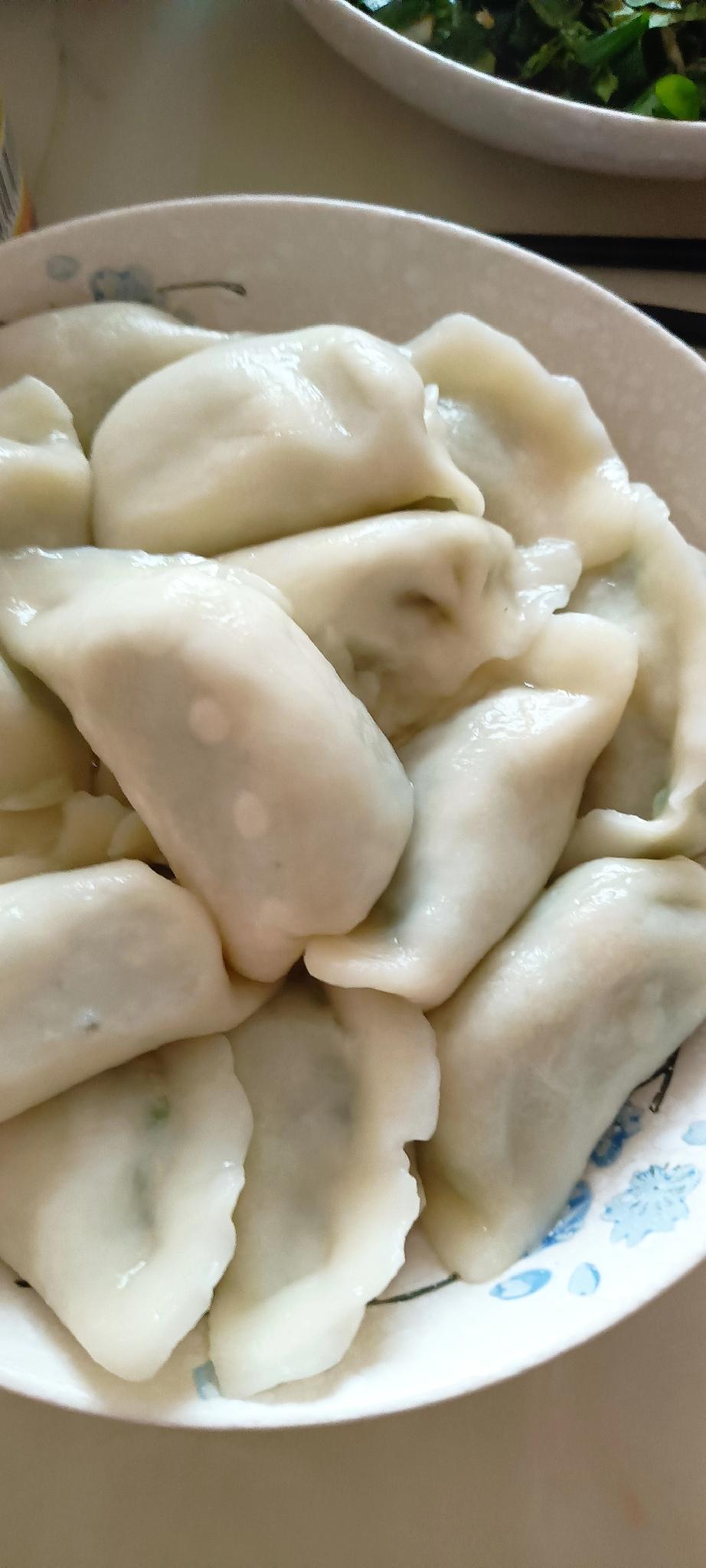 我老公我俩好久都没聊天了，昨天躺在被窝里睡不着，竟然聊到了早晨三点。
以往聊天都