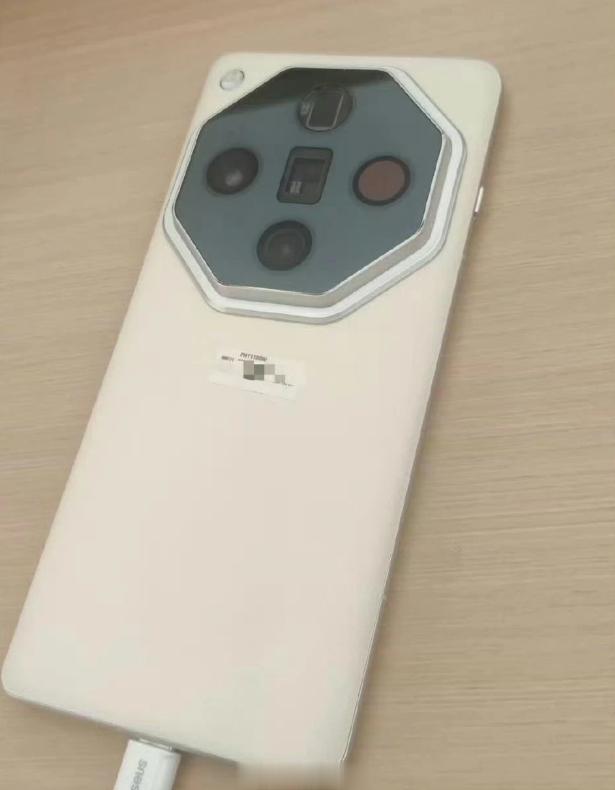 之前八边形后摄的OPPO Find X7只是一个镜头伪装，实际上和Find N3