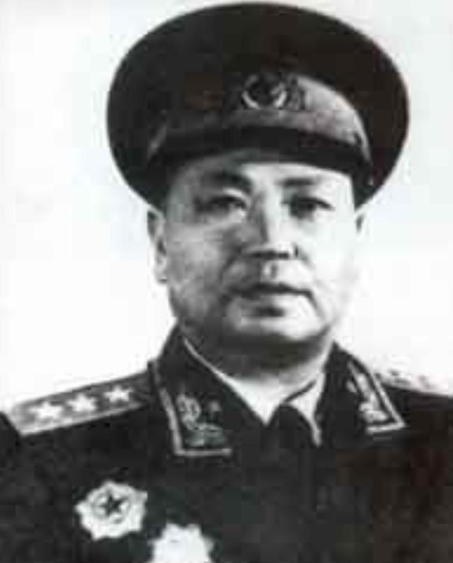 1941年，新四军1纵司令员傅秋涛率部突围，到了湖边，2个船夫载他们过湖，但气氛