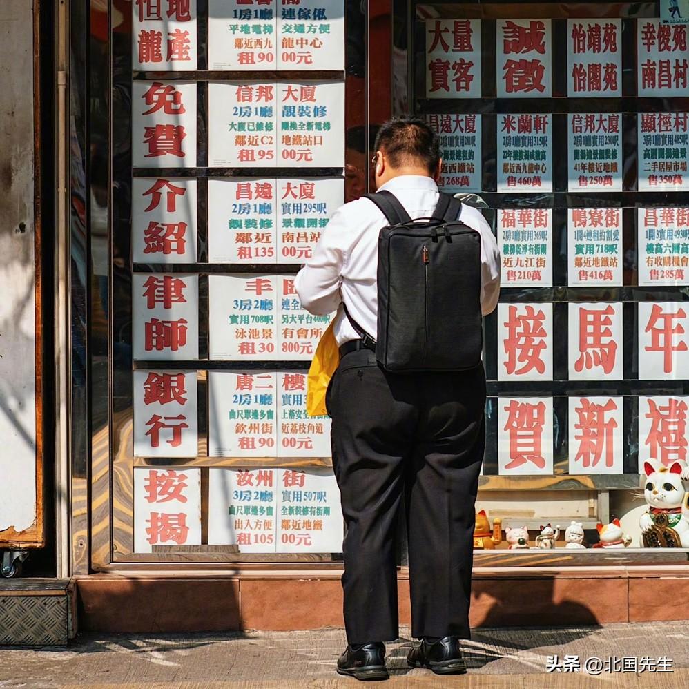 努力让自己攒下100万，别不信，普通人的第一道人生分水岭，就是100万存款。
