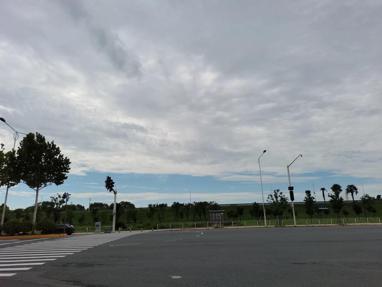 58岁了，1966年出生。
岁月给了我什么？
一个26岁的女儿，一份能养活自己的