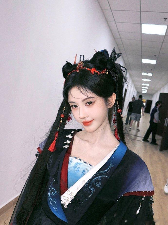 鞠婧祎来战阿黛剧组花絮图 鞠婧祎战力美少女阿黛 鞠婧祎来战阿黛剧组花絮图，超强战