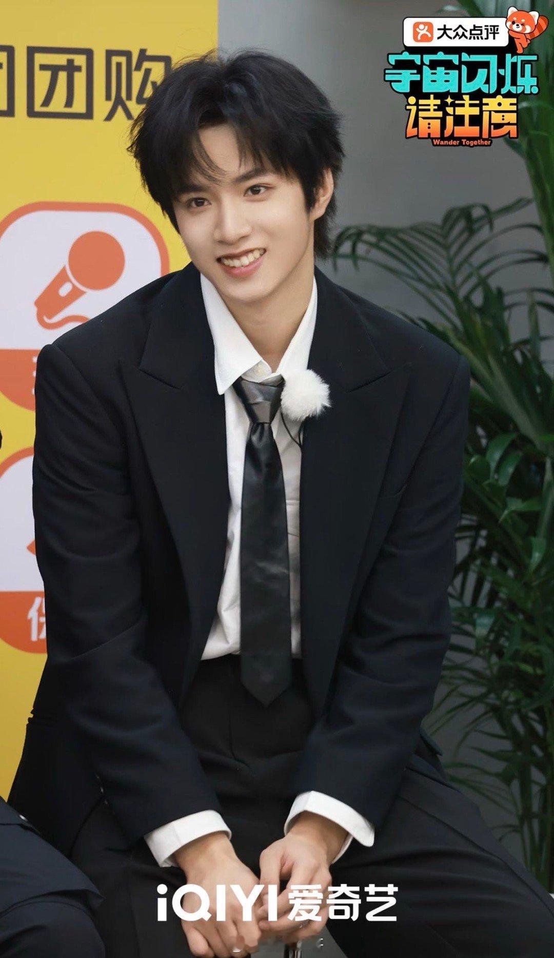 刘耀文这孩子打小就爱你老己 刘耀文简直是“爱你老己”代言人！写信夸自己超臭屁，养