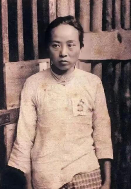 1937年，日军侵犯了魏文全，她囚衣胸前印着的5，始终不知道是什么意思，时隔多年