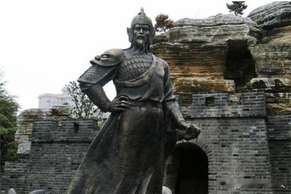 岳飞被秦桧害死的第75年，金人再度入侵。宋宁宗紧急召见大臣商议对策，老将军赵放向