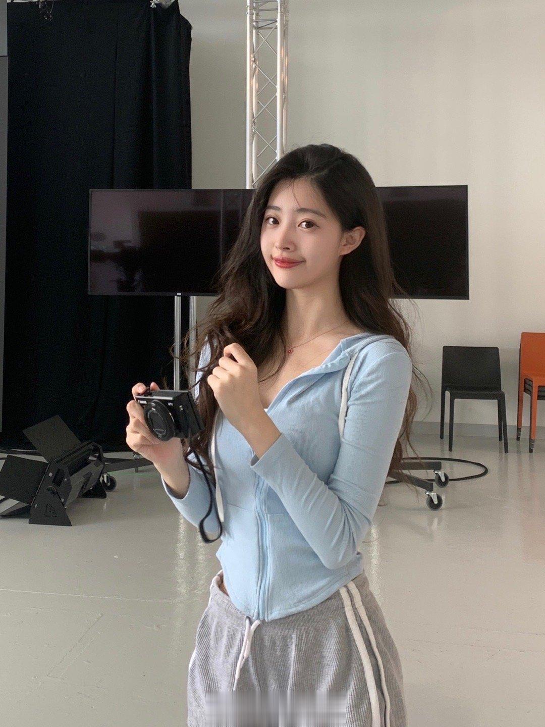 看看电影专业的学姐每天都在做什么～（瞎说的 我不是学电影的[笑就对了]） ​​​