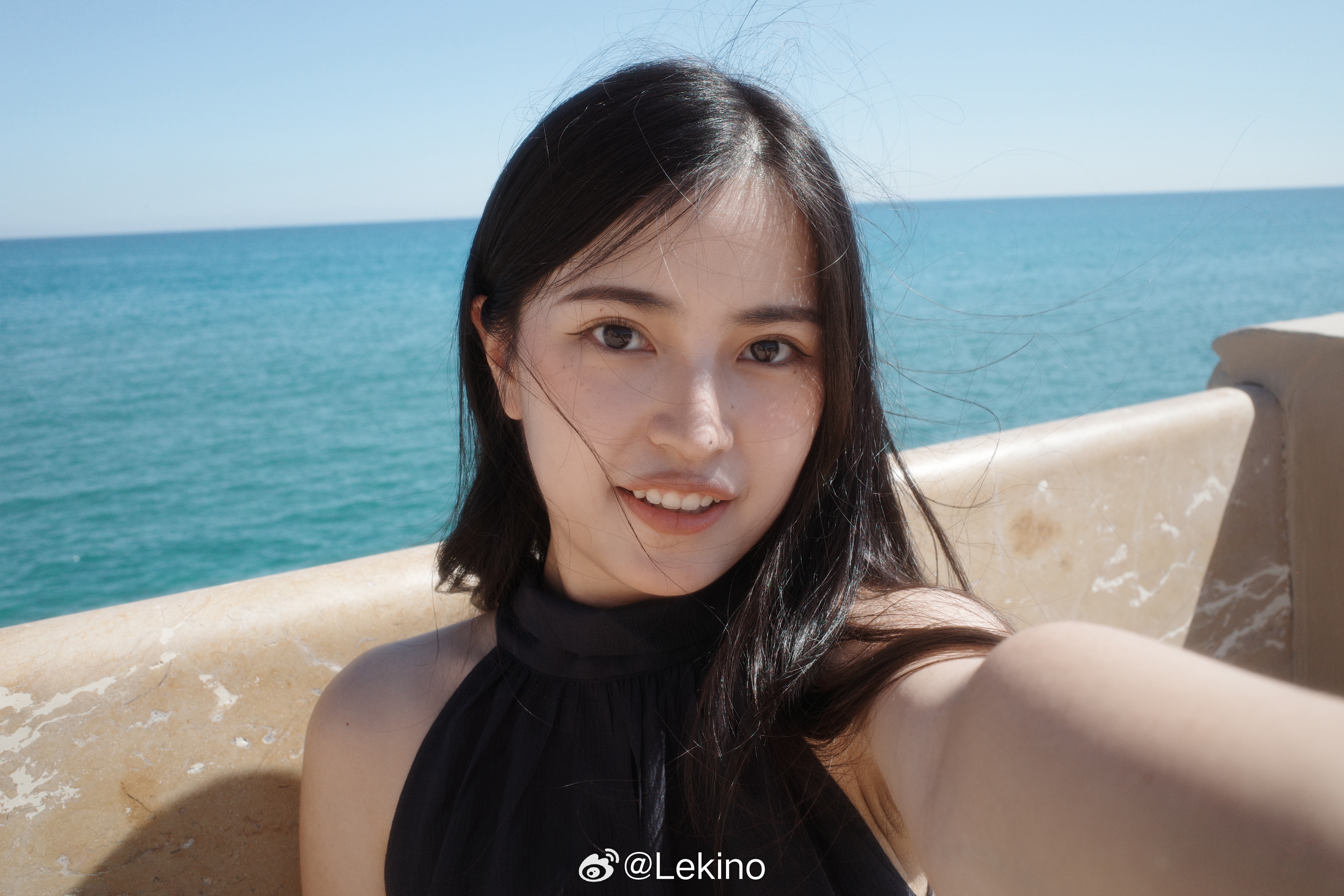 说实话我不想更新的原因是因为我不想再演给大家看，观看我的人未必真的喜欢我，更多的