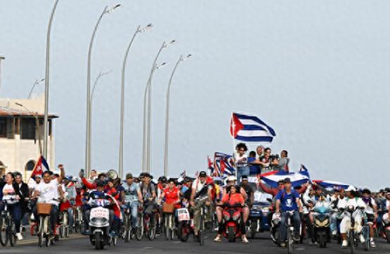 4月18号那天，西班牙、巴西、墨西哥这三个国家拧成一股绳，明着跟霸道惯了的美国叫