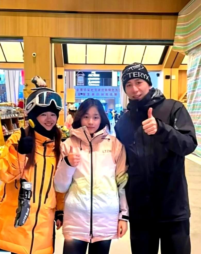 全红婵滑雪视频火了！原以为奥运冠军跨界滑雪是炫技名场面，结果点开11秒视频直接笑