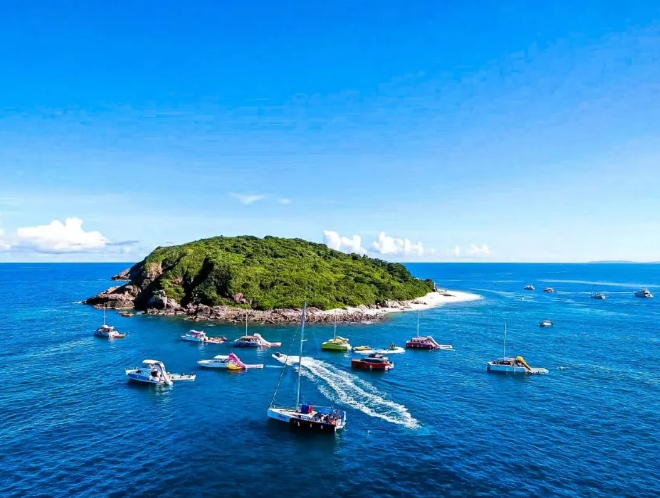 #万宁回应浮潜游客不会游泳被推入海#【海南万宁回应“浮潜游客不会游泳被推入海”：