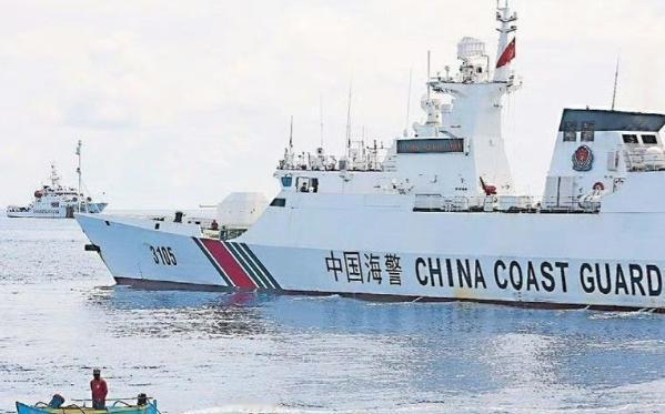 日前，东海对峙中，台湾商船不理台湾“海巡署”阻挠，向我方海警船进行报备！并使用中