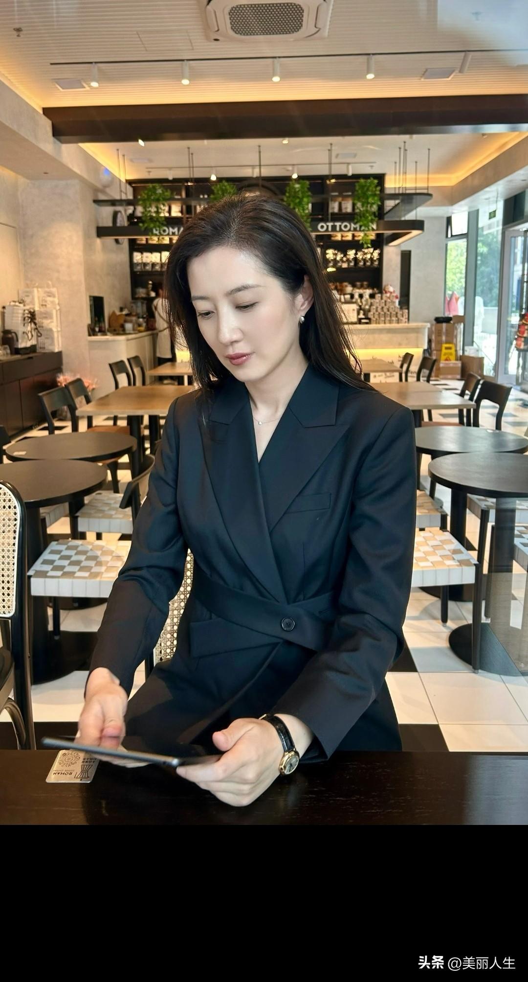 职业装气质满满