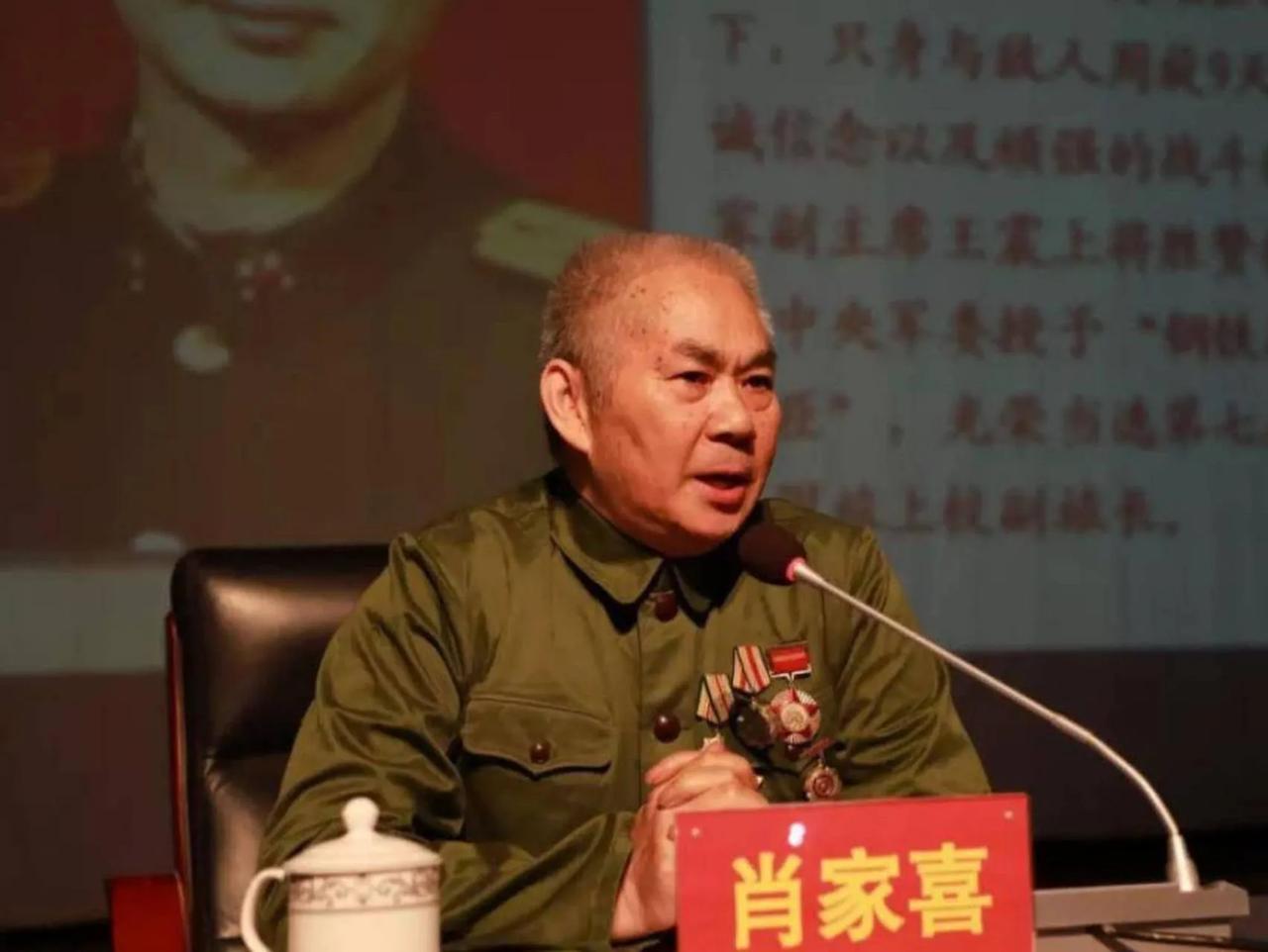 1979年，中越边境的警卫听到玉米地传来声响，走近一看，竟然是一个下身流血，臀部