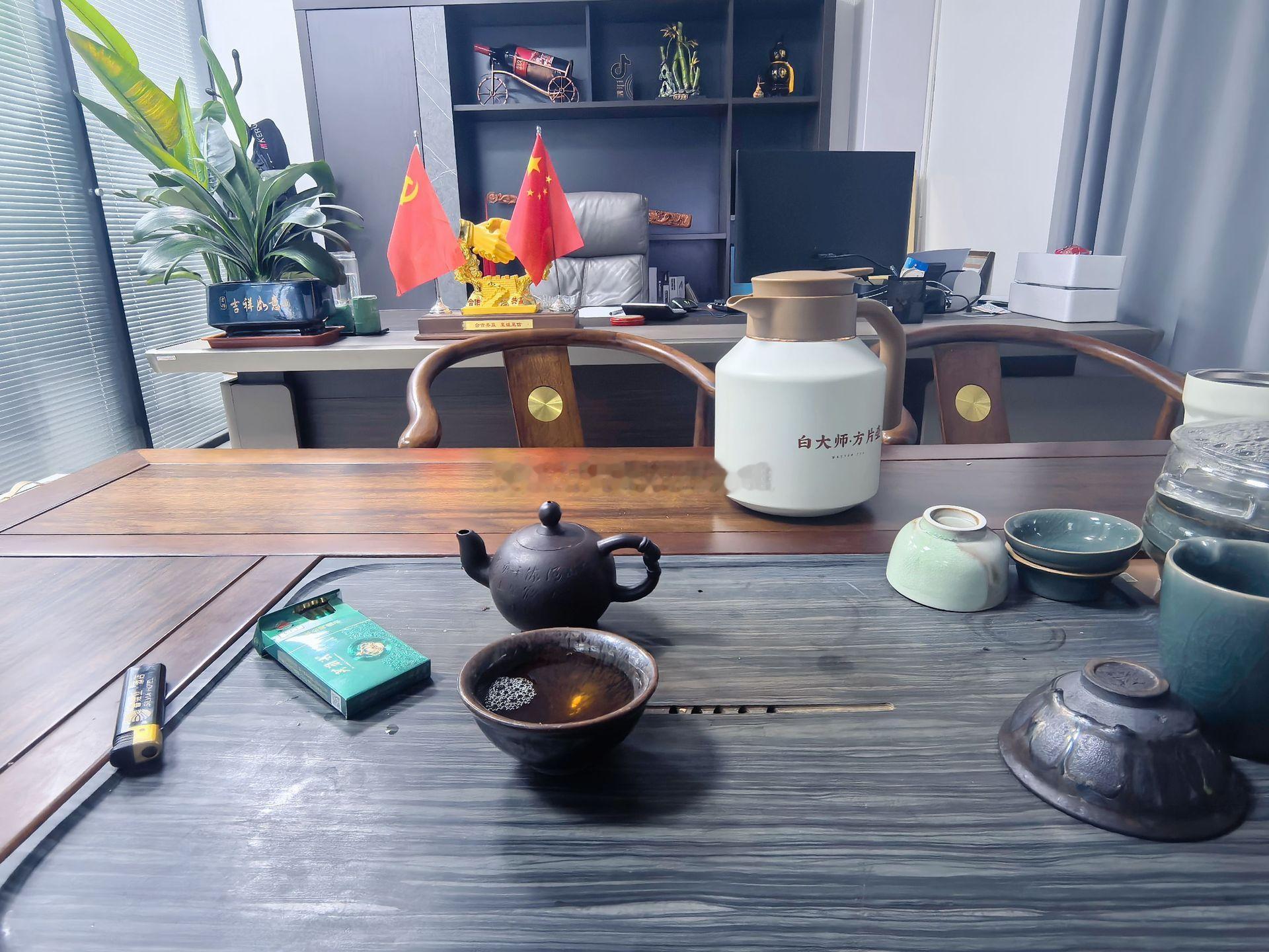 刚在公司完整复盘完毕，明天操作规划也全部梳理到位。还在独自摸索、孤军奋战的兄弟们