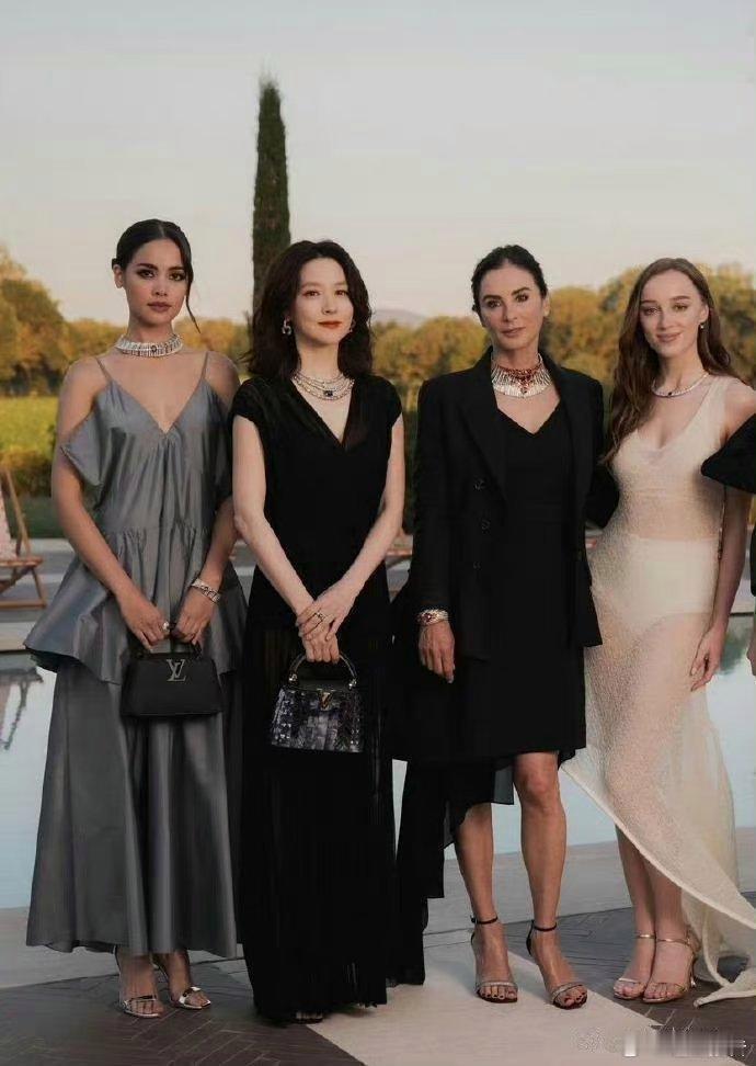 有人说把金晨从照片里去掉照片就高级了点​​​