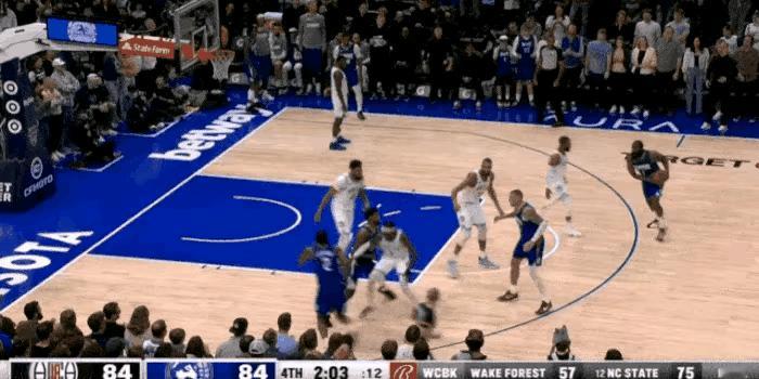 哈登10投0中，却被称赞。找到原因了:
图1哈登穿越2人，击地妙传伦纳德
图2哈