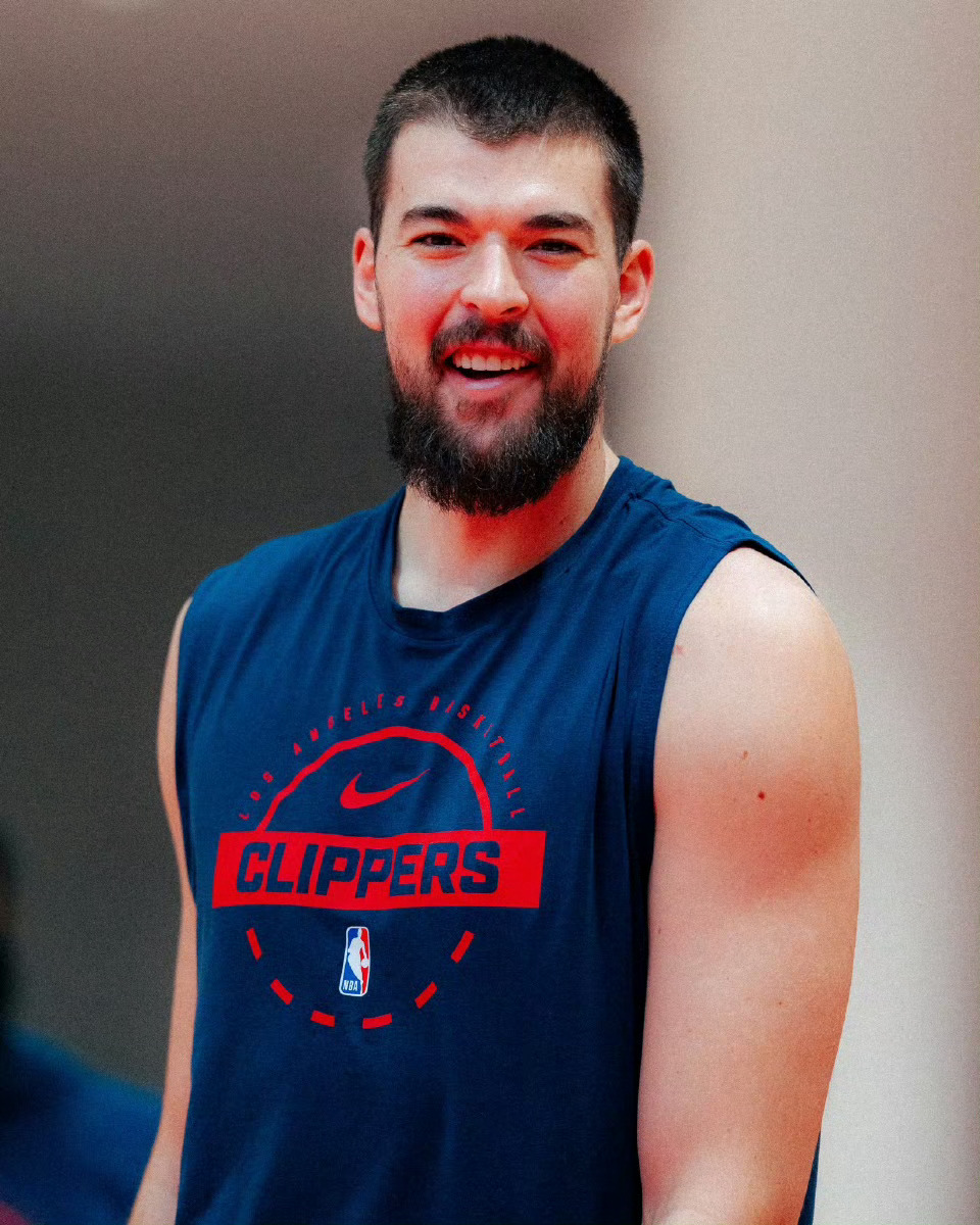 氛围真不戳[挤眼][喵喵]洛杉矶快船 ​​​