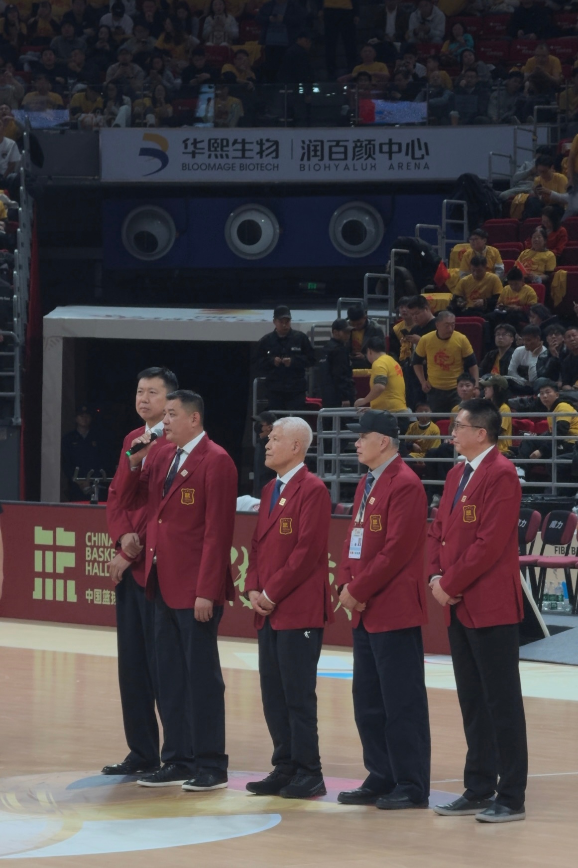 刚刚比赛中场，中国篮球名人堂成员对中国男篮的寄语不知道大家看没看，老一辈们嘱咐年