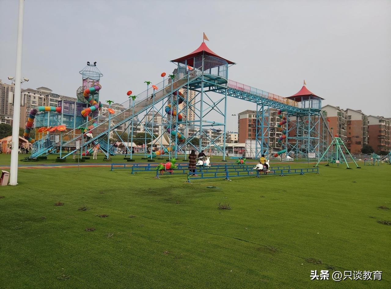 《普鲁士教育应向现代教育转变》
       哲学告诉我们：世界上的任何事物，无