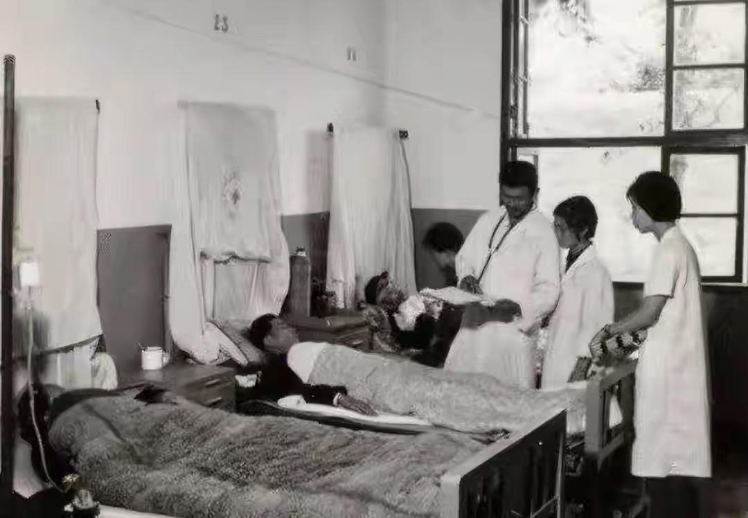 1948年9月9日凌晨两点，武汉陆军总医院走廊里静得可怕，只有水房传来的滴水声。