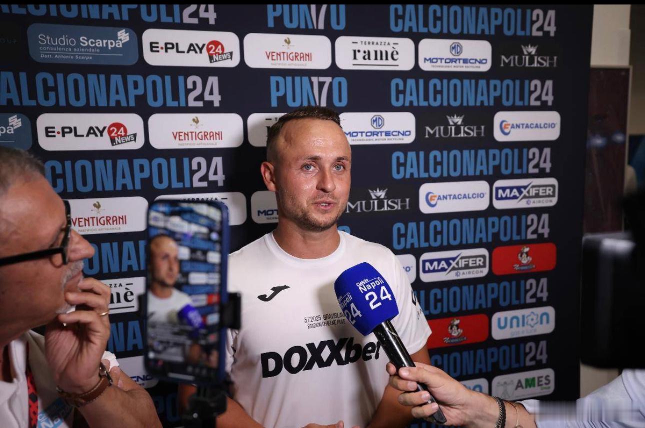 11月11日讯 近期，那不勒斯中场洛伯特卡的经纪人布兰尼斯拉夫·亚苏雷克在播客节