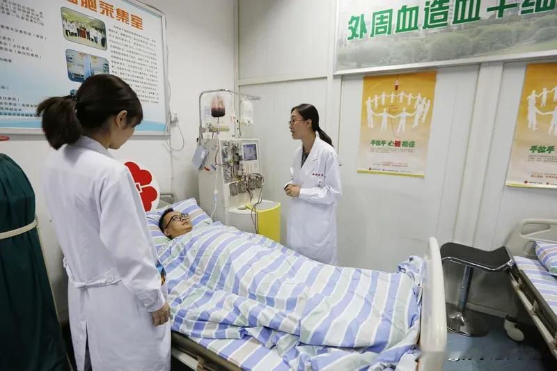 重庆某医院扣薪20%这事真挺让人无语的。就像之前重庆有个女子上班一个月不仅没工资