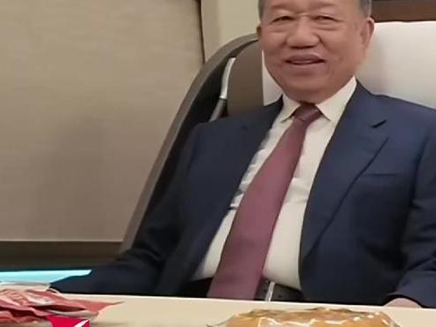 “越南总书记苏林”深度体验中国高铁！
越共中央总书记、国家主席苏林在2026年4