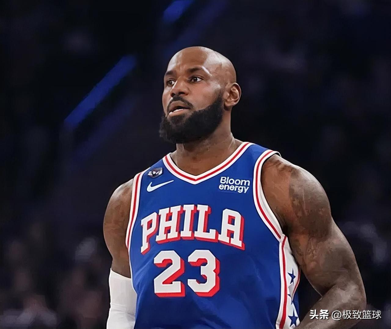 41岁老汉詹姆斯脾气真是太火爆了！

今日NBA常规赛揭幕战，76人对阵尼克斯的