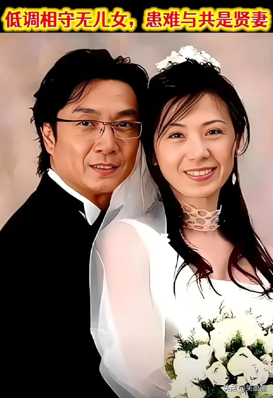 航班结缘
相差20岁
丁克相守三十载
患难时她悉心照料。
还记得他俩吗？