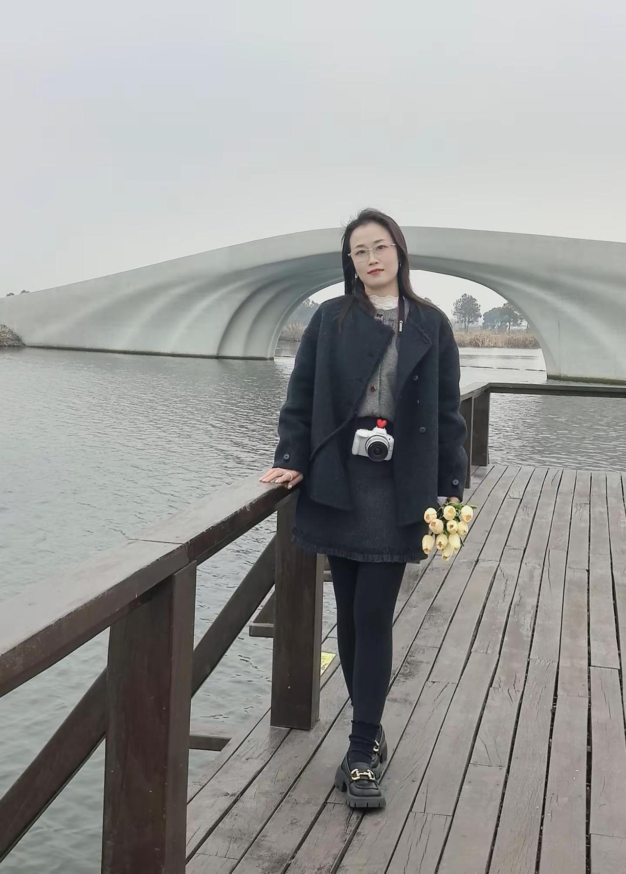 姐妹小聚，快乐有趣。 姐妹外拍 快乐