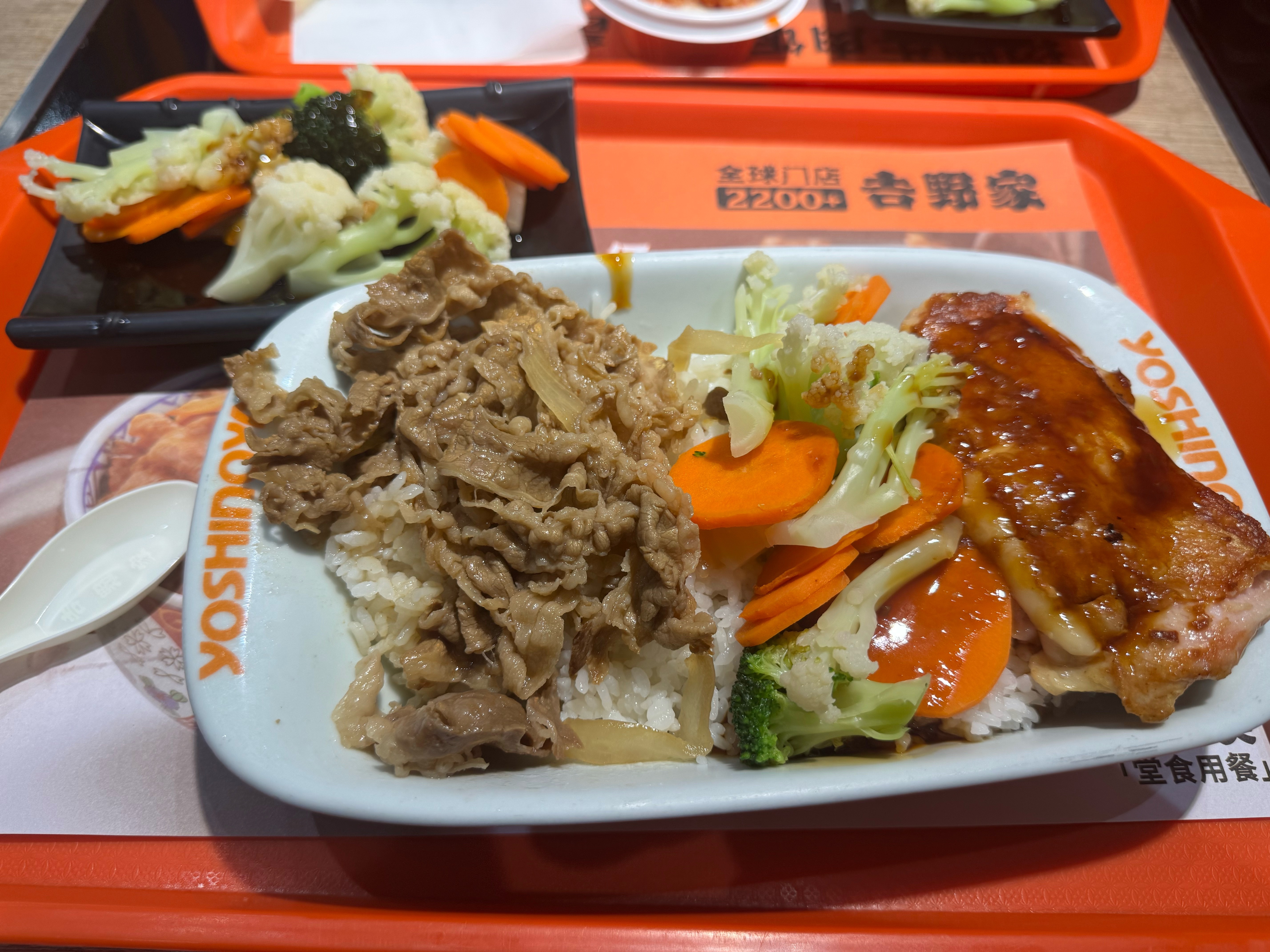 一直到现在没吃饭，饿懵了。工作餐主打一个 快、饱。 