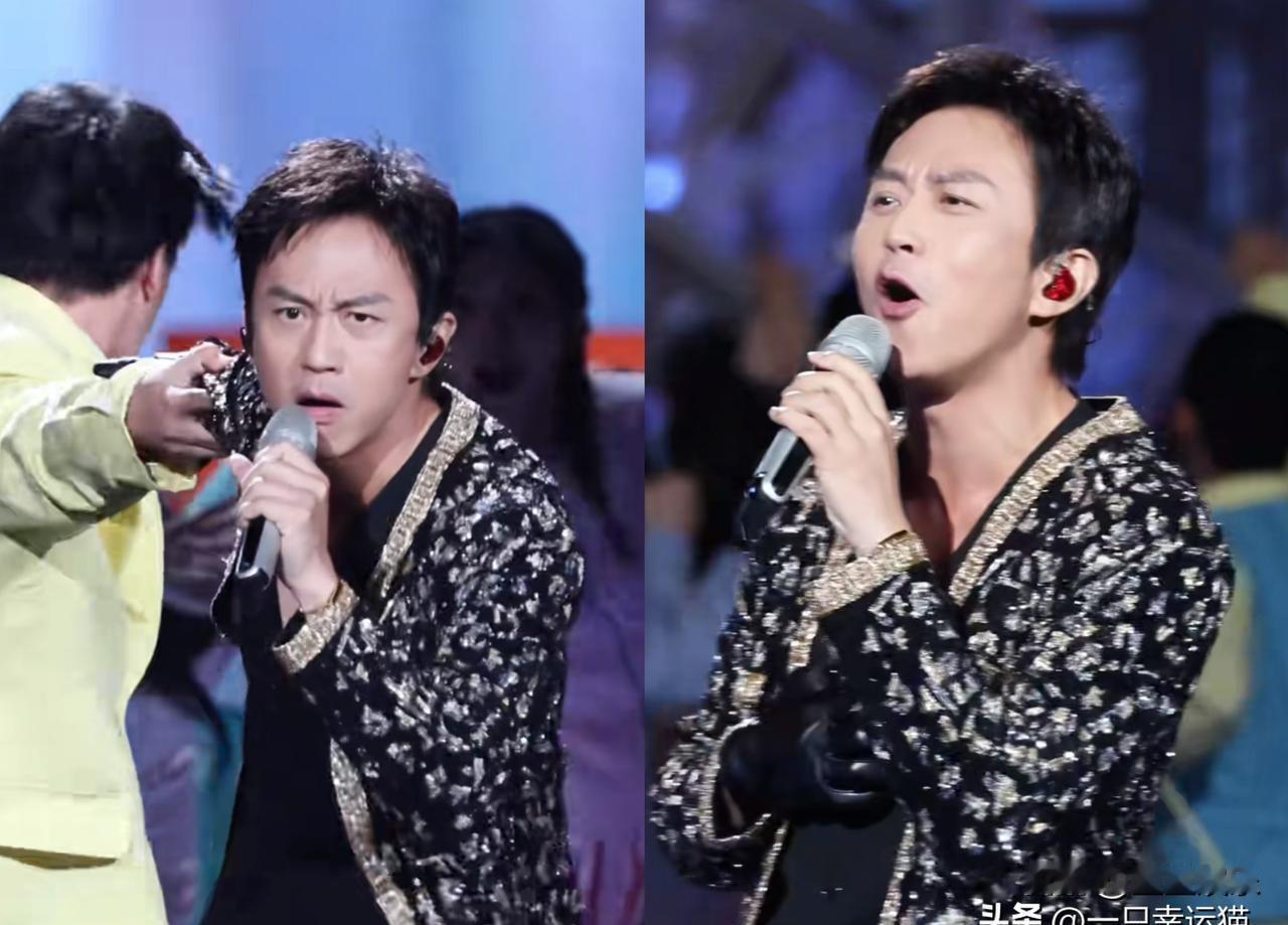 46岁的邓超，差点把跨年晚会舞台蹦塌了。
全开麦唱跳三首歌，气息稳如CD。
观众