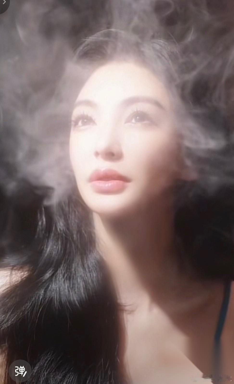 我的老天奶呀！ 谁看了张雨绮不迷糊呀！居然还有人不知足，莫名其妙就分手了。张雨绮