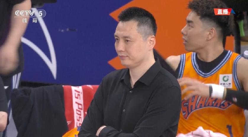 没有热身时间，总决赛G2首节27：20领先广厦7分，第二节广厦25：19领先6分