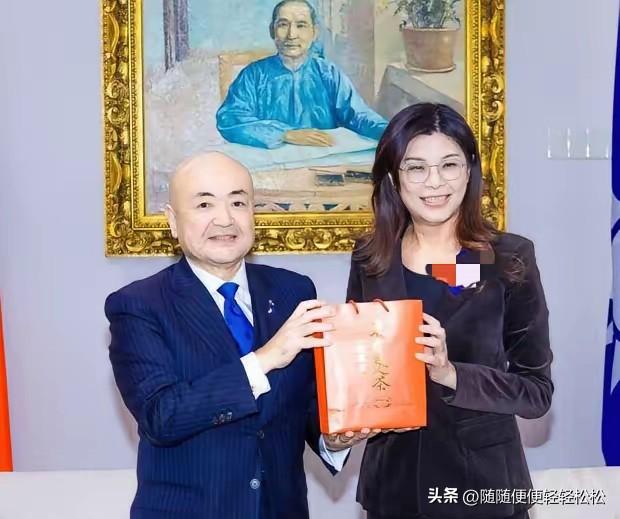 现场直播？7月31日，国民党主席郑丽文前往日本驻台协会递交援助熊本地震的捐款，并