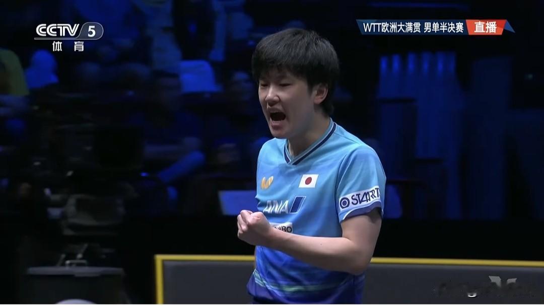 张本智和4-3艰难逆转战胜松岛辉空，晋级WTT欧洲大满贯男单决赛。
在刚刚结束的