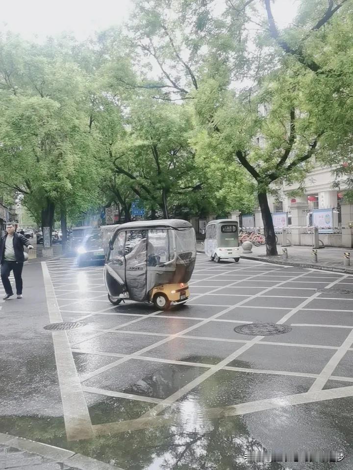 春日生活打卡季雨天上学路上～