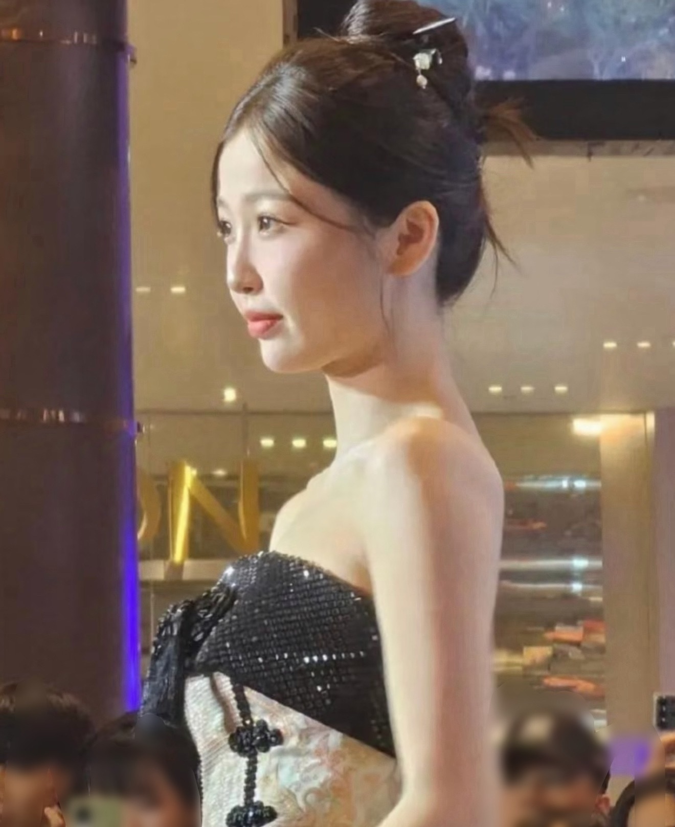 灿如繁星这个热度走势，和窝鱼的侧脸一样优越… 怎么周末热度又又降了… 