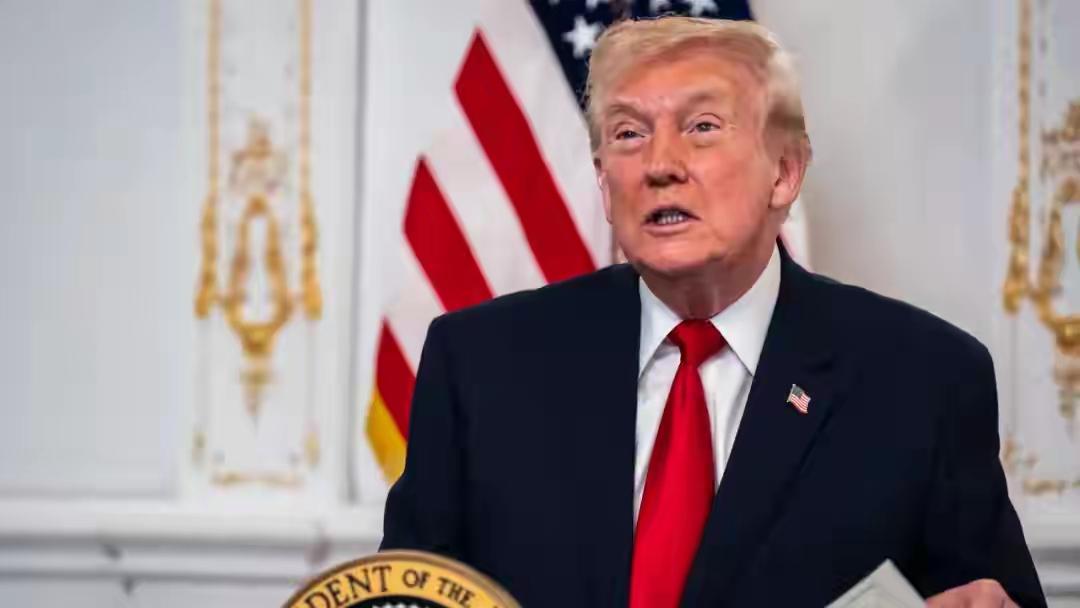 美国的两面伎俩暴露无遗
一则新闻暴露了美国对华政策两面性伎俩，看似矛盾的举动背后