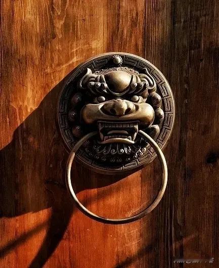 完颜阿骨打之所以为自己的政权起名叫“金”，那是因为他们反抗的主要对象是契丹。“契