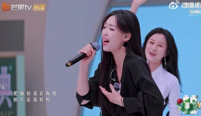 侯佩岑[超话]下一个天亮催泪乘风2025四公小考《下一个天亮》舞台上，侯佩岑、邓