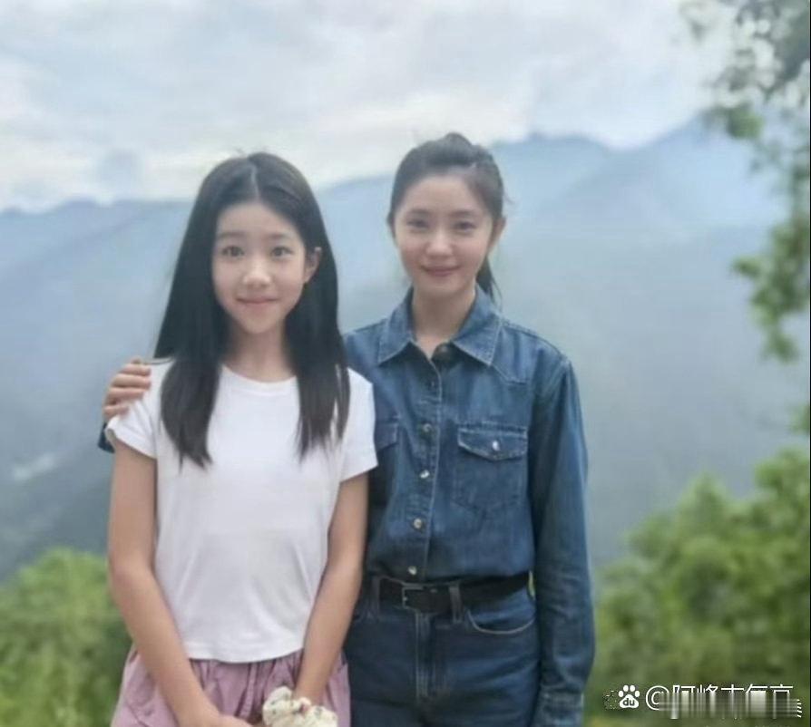 看了刘浩存合照，一下就懂头身比多重要了。 ​​​