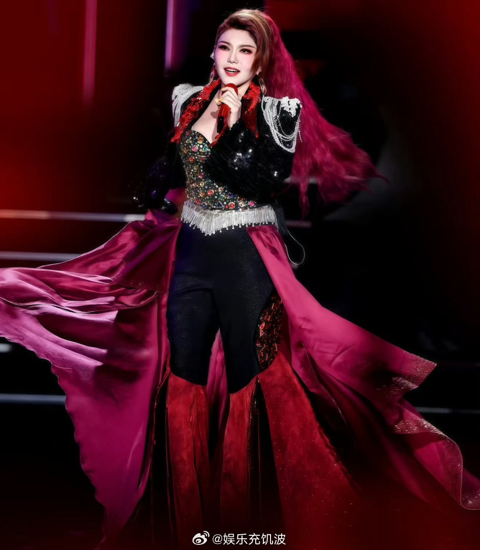 乌兰图雅 半永久嬉皮笑脸都累没了乘风2026前一秒还在搞笑活跃气氛，下一秒就累到