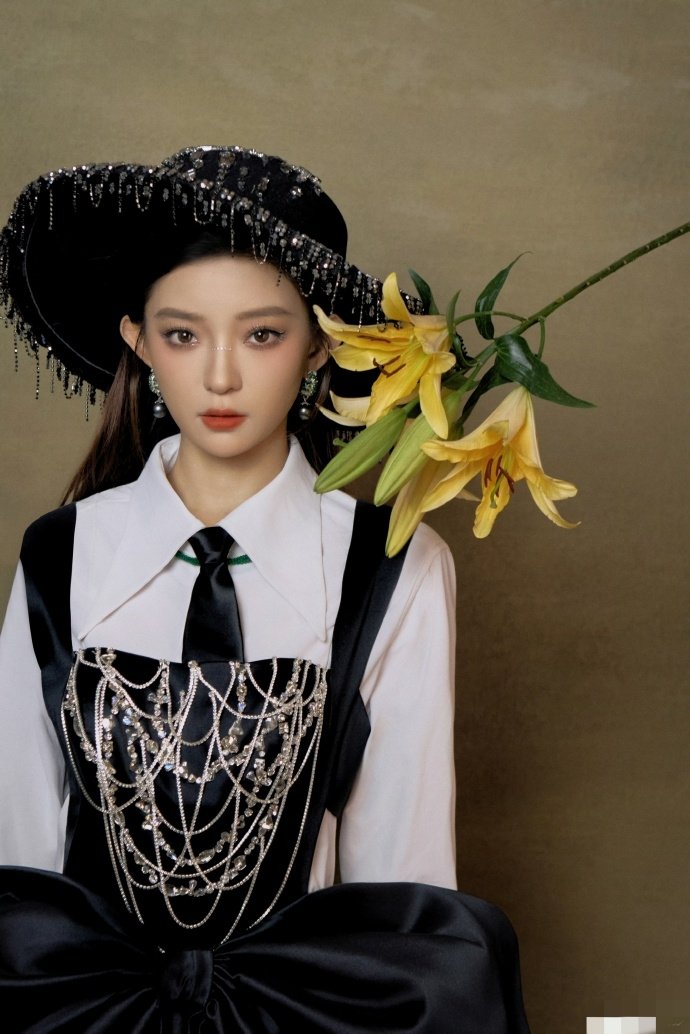 就这个罗予彤转发区是群像粉天菜我家那闺女 瞧瞧二姐评论区，演员歌手院人扎堆，含金