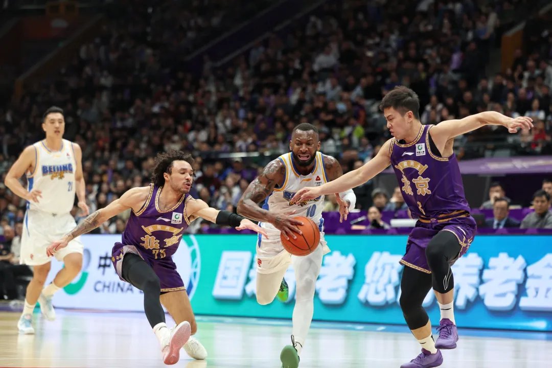 《北京晚报》：本场北京上下都憋着一口气，希望能完成复仇