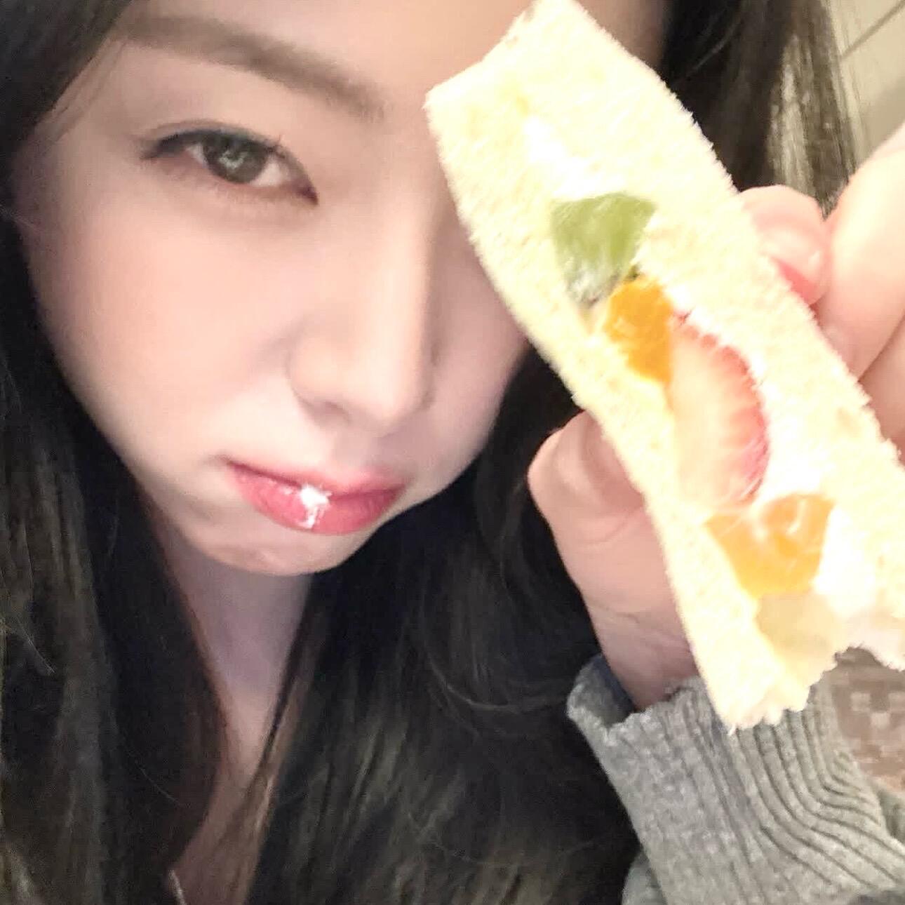 -𝐒𝐇𝐀𝐑𝐄｜申有娜头像背景图搭配 ⸝⸝🐈꙳🥨◟🎨。 