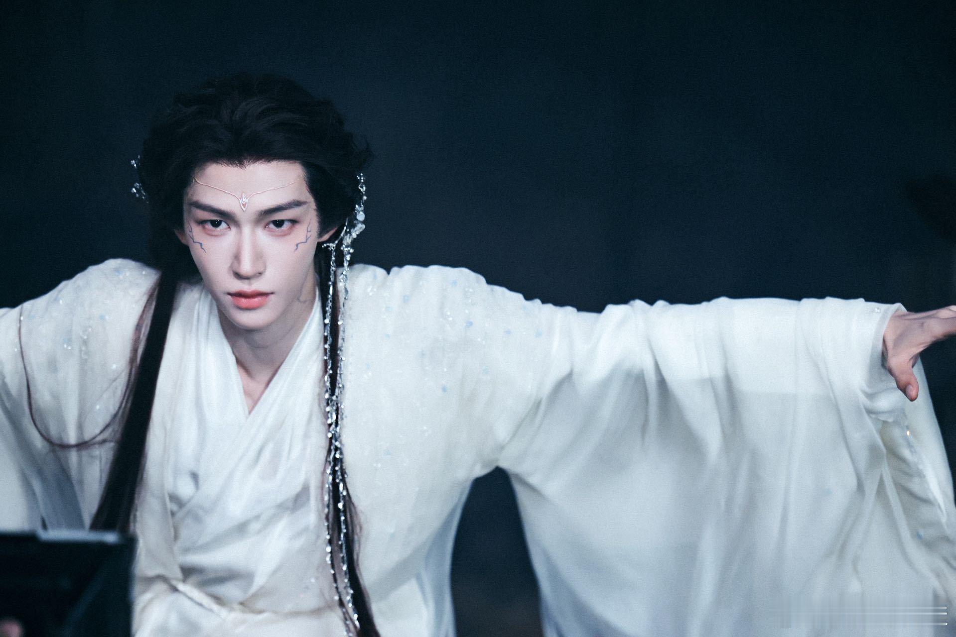 刘宇特别出演演员热度值前三 多栖实力认证！饰演《月鳞绮纪》天地，获得特别出演演员