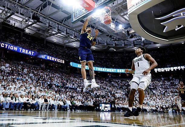 全美第3号种子密歇根大学以83比71战胜了主场作战的全美第7号种子密歇根州立大学