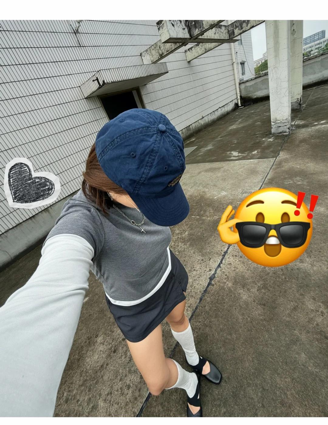 今日份OOTD🧢
跟着博主学穿搭，但是也要适合自己才好今天这么穿 今天穿什么呢